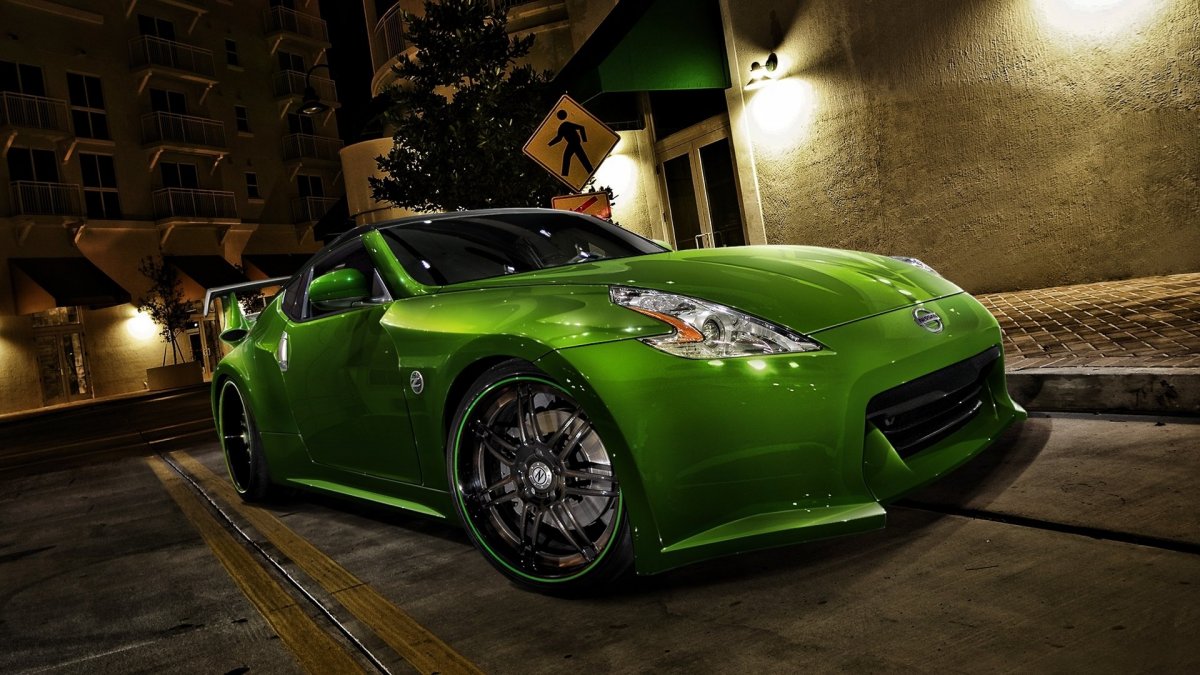 Nissan 370 z Green