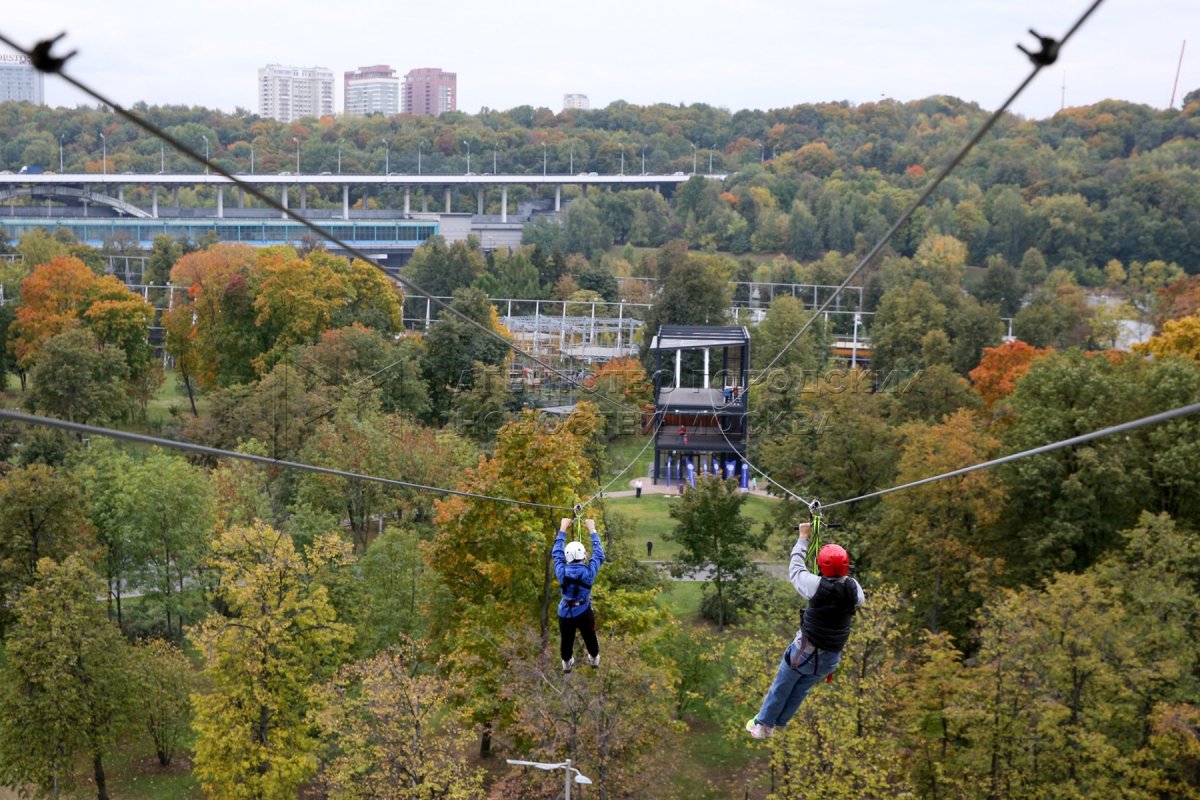 Аттракцион Zipline в Skypark