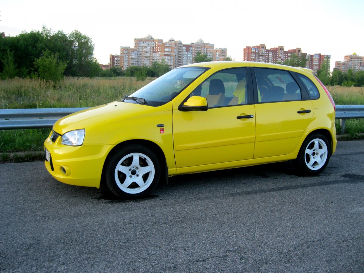 Lada Kalina 1 Sport желтая