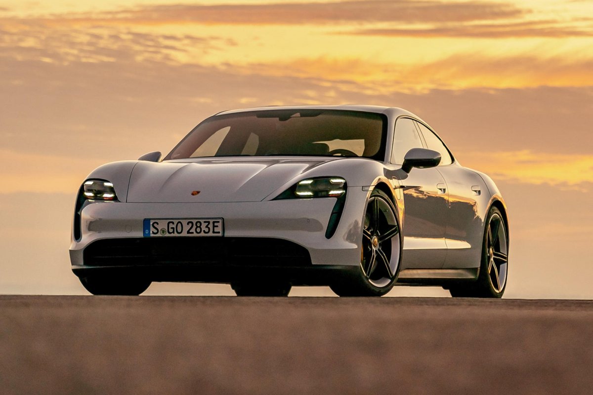Электромобиль Porsche Taycan