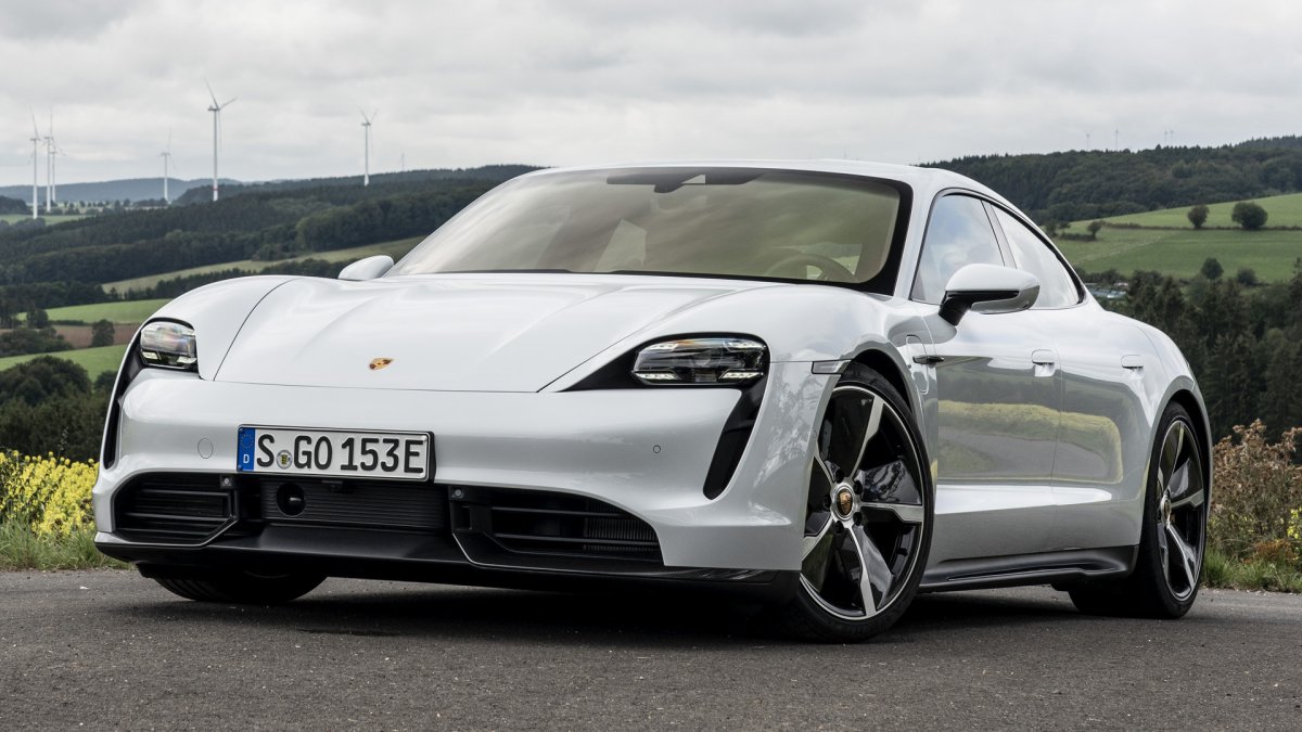 Порше 911 Каррера 4с красный