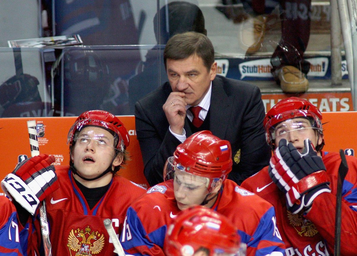Тренер молодежной сборной России по хоккею Валерий Брагин