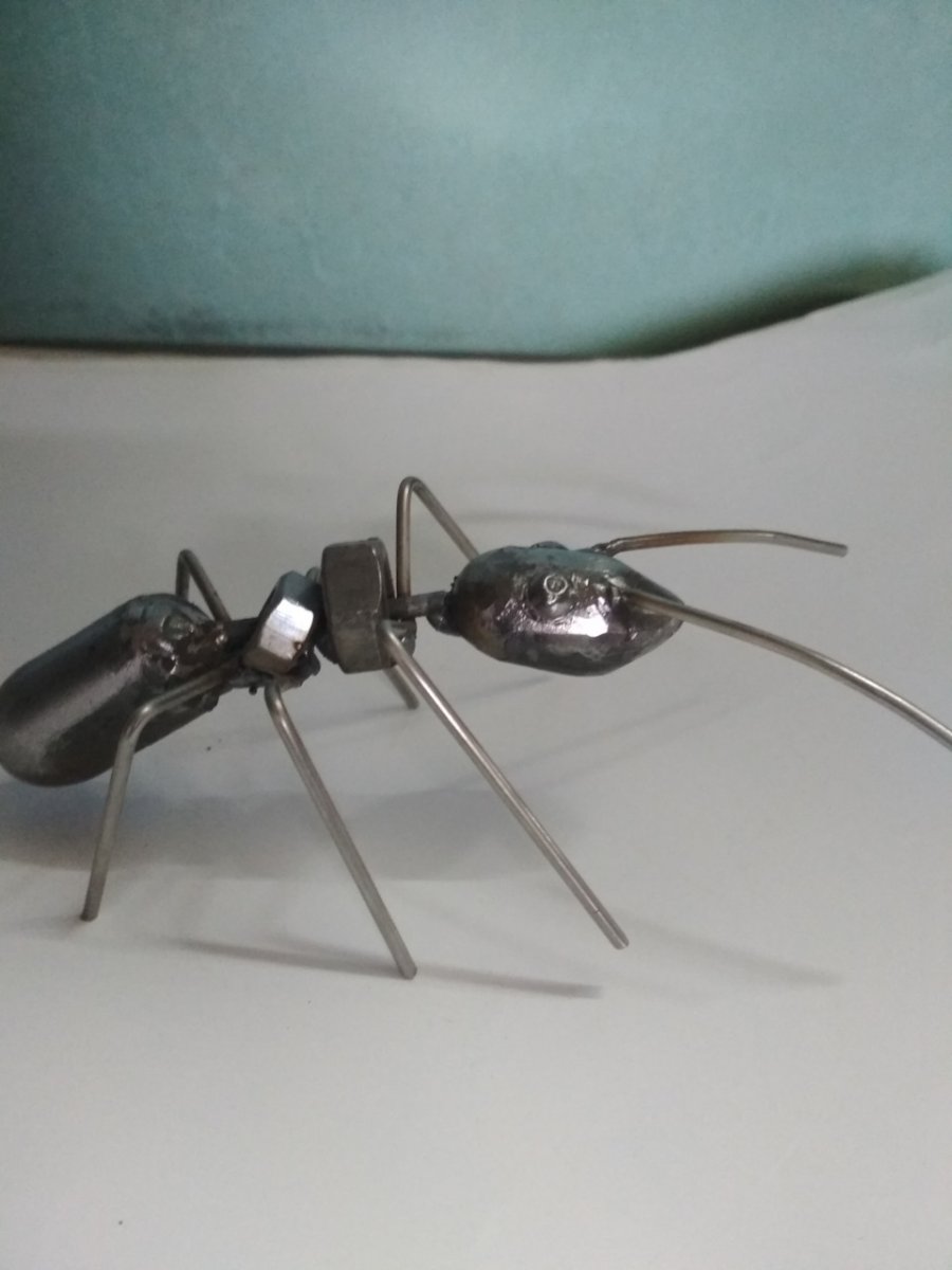 Железный муравей Грушка