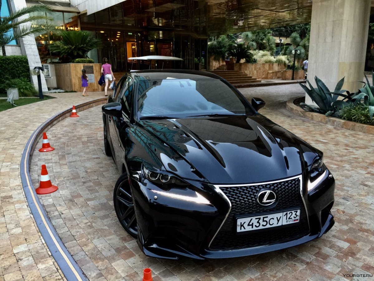 Lexus is 3 черная