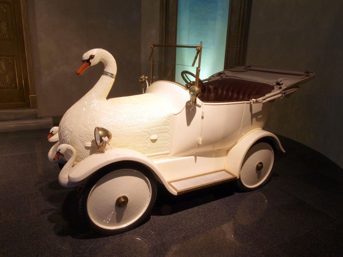 Лебеди на авто