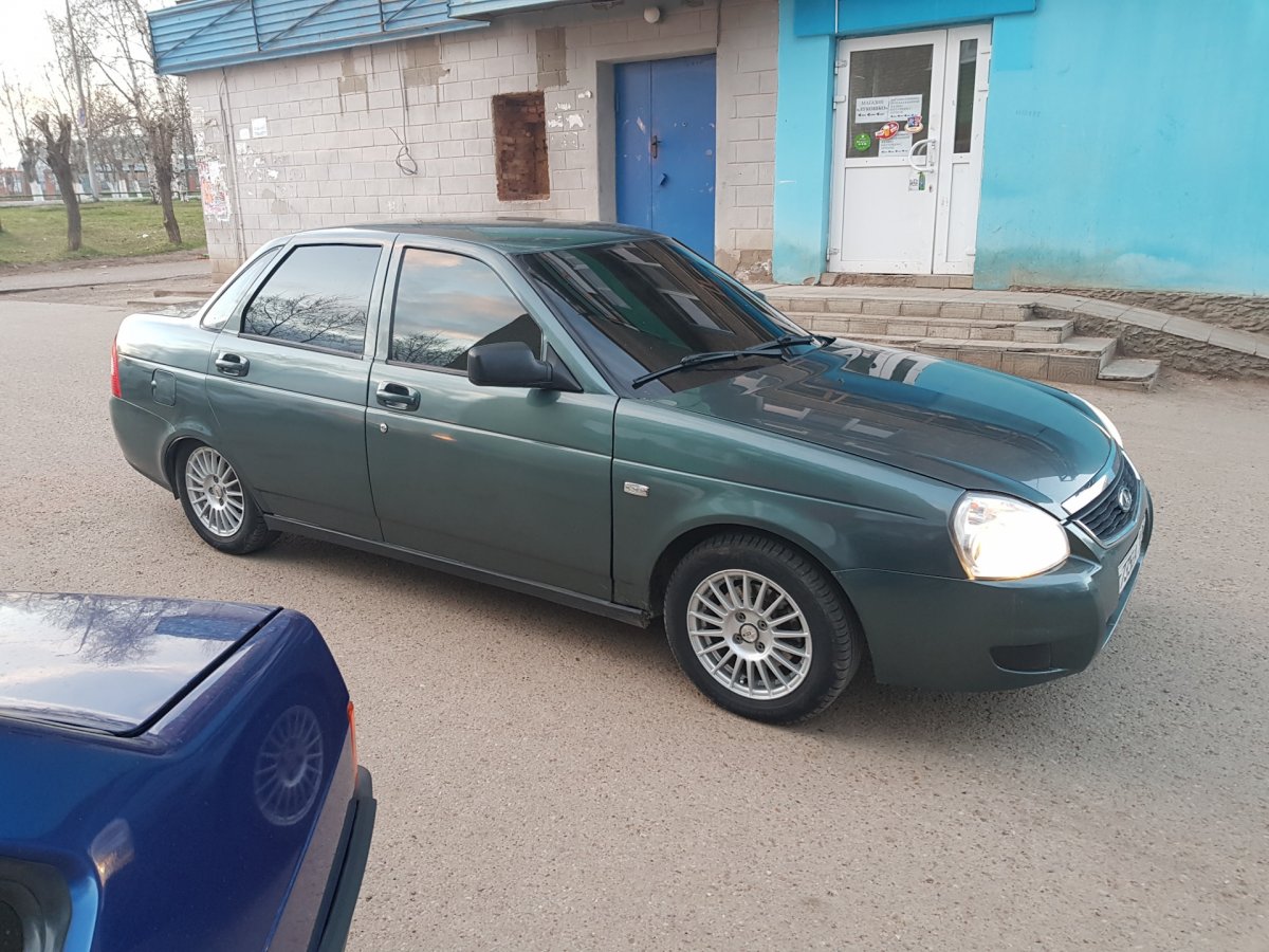 Приора 2 хэтчбек зеленая