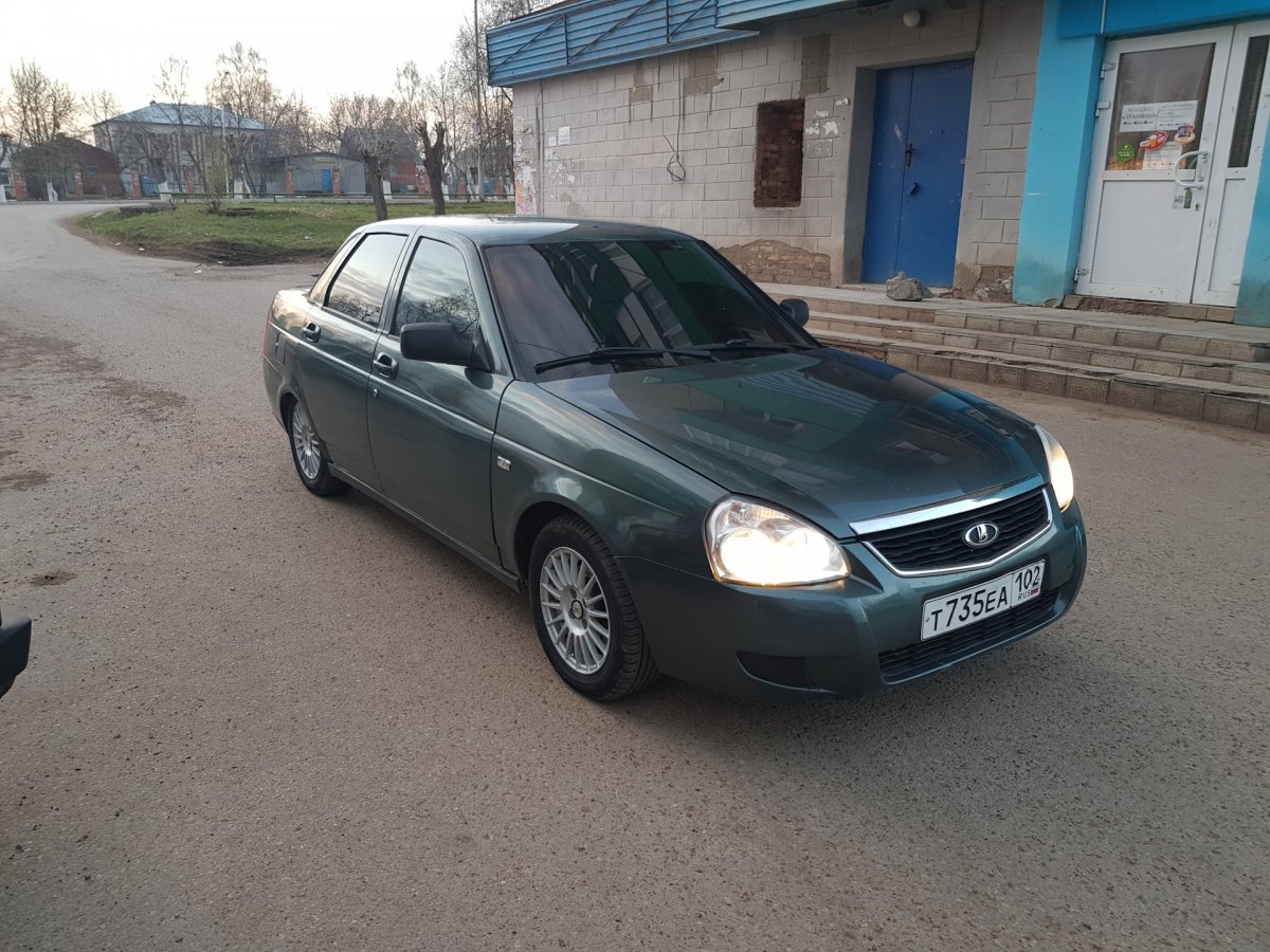 Приора 2 темно зеленая