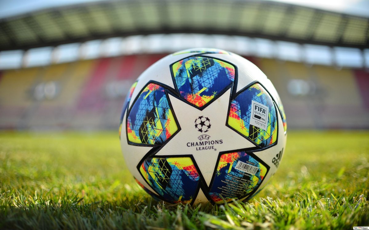 Футбольный мяч Лиги чемпионов 2019-2020