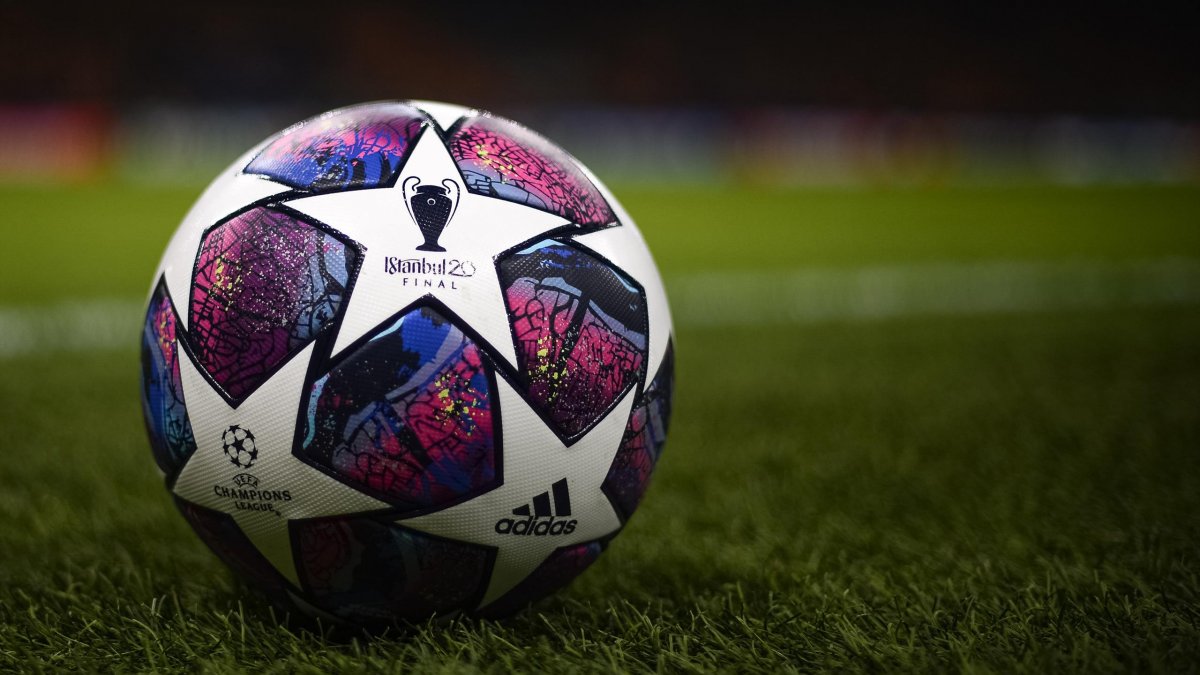 Футбольный мяч Лиги чемпионов 2020
