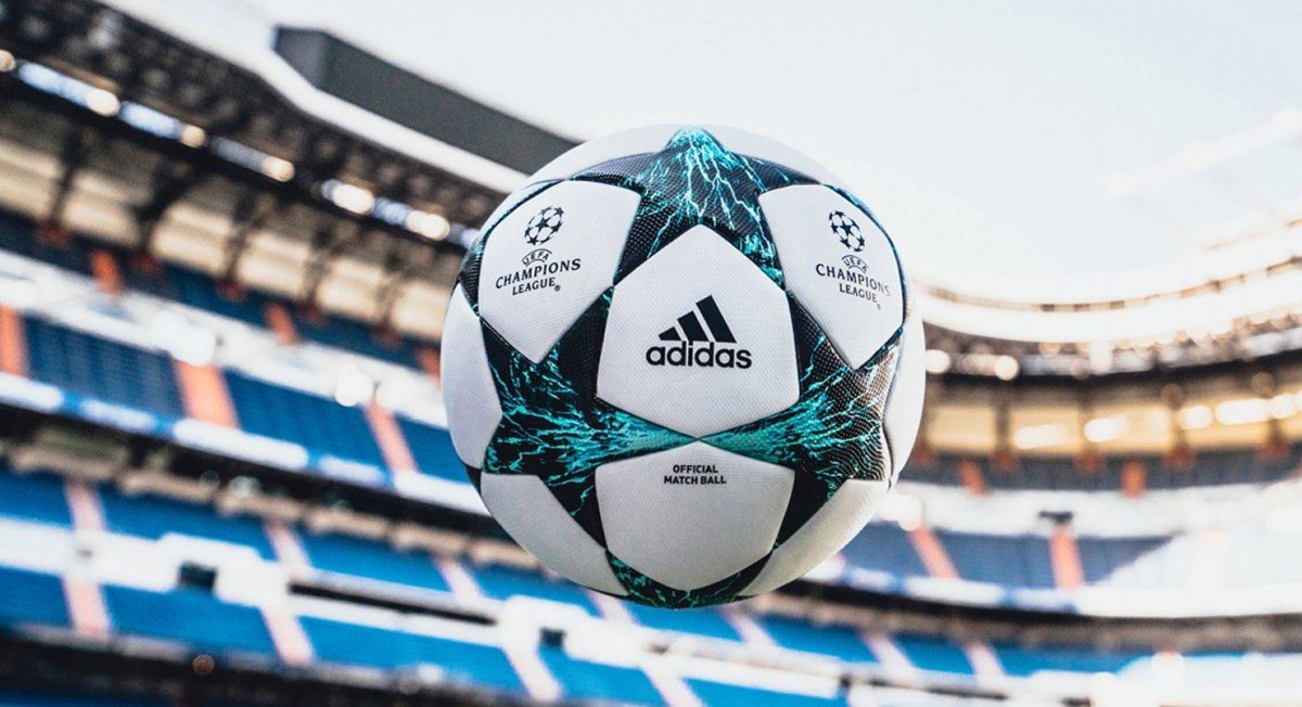 Футбольный мяч Лиги чемпионов Мюнхен 2012