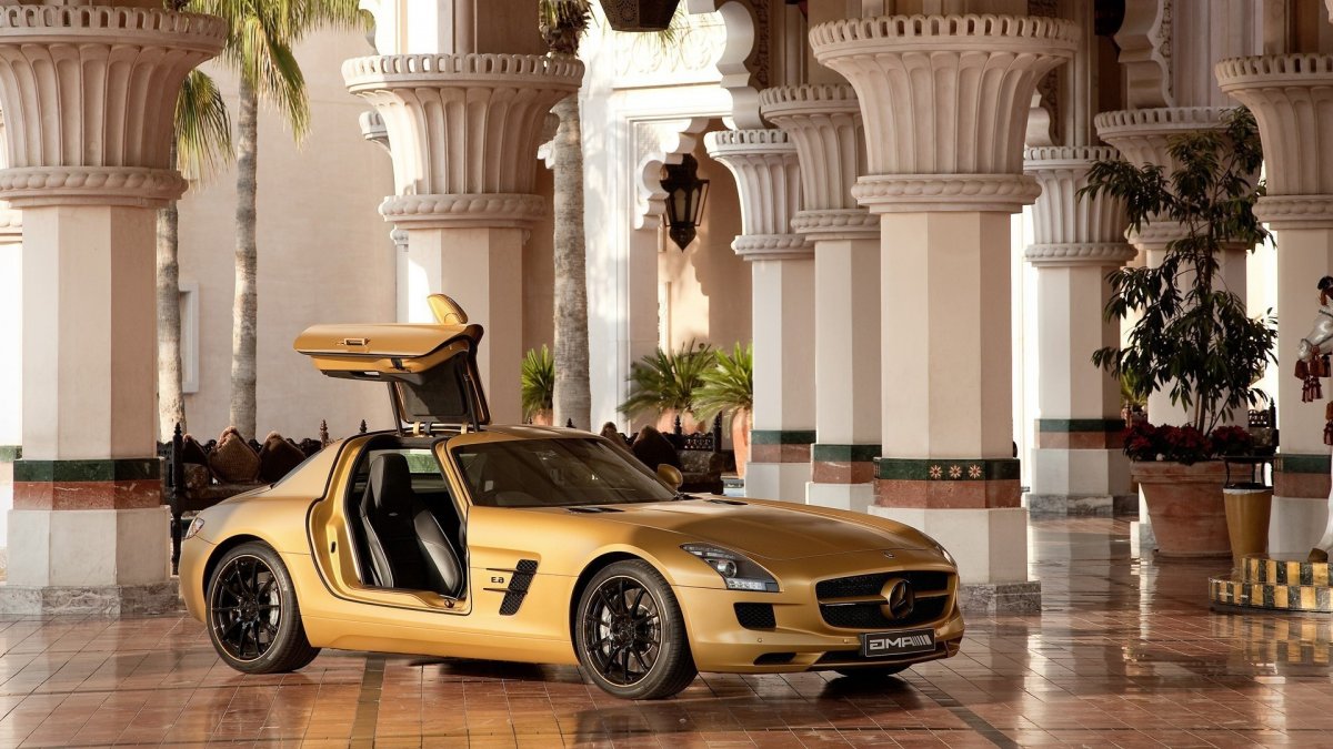 Mercedes AMG SLS Desert Gold