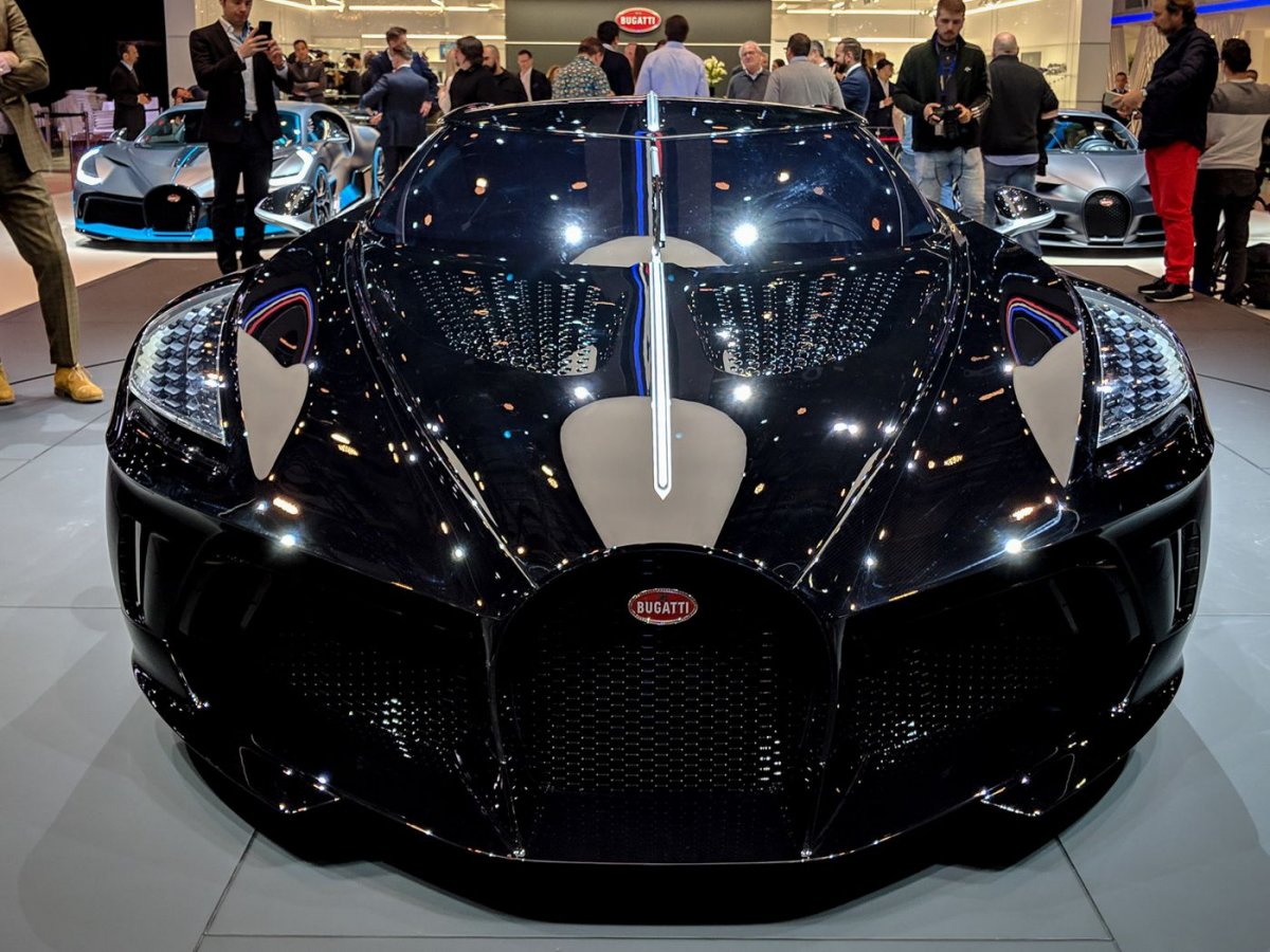 La voiture noire от Bugatti