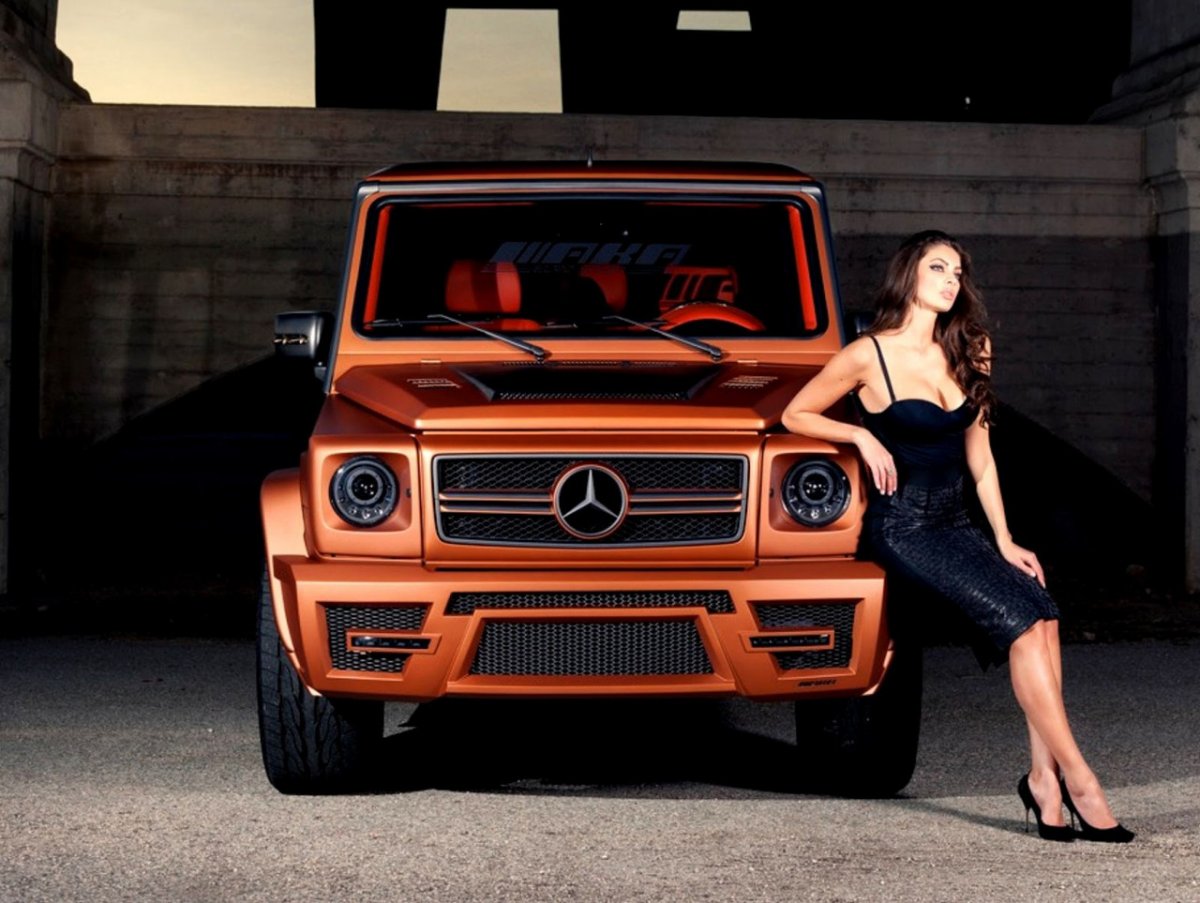 Mercedes Benz g63 AMG girl