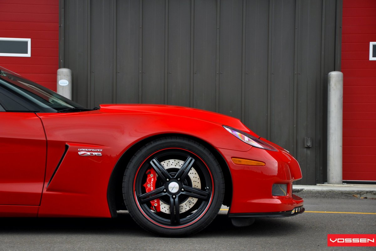Chevrolet Corvette c6 красная
