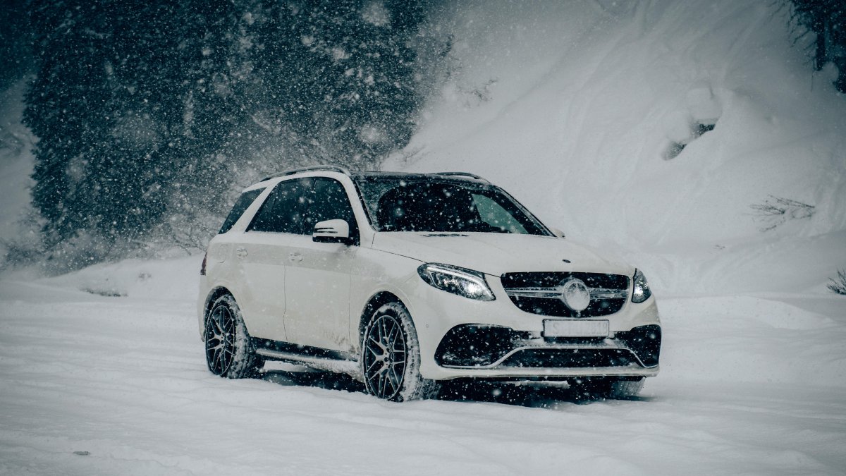 Mercedes Benz 4matic Snow