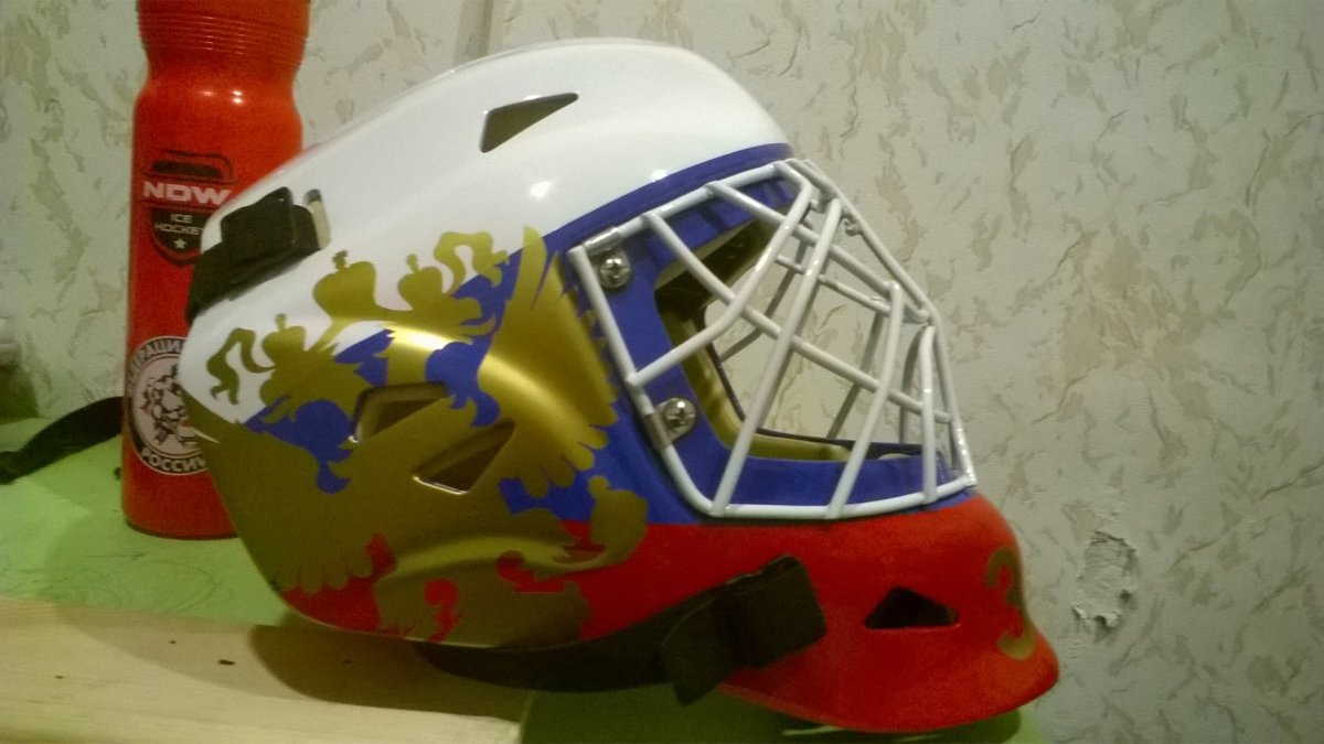 Покраска хоккейного шлема игрока