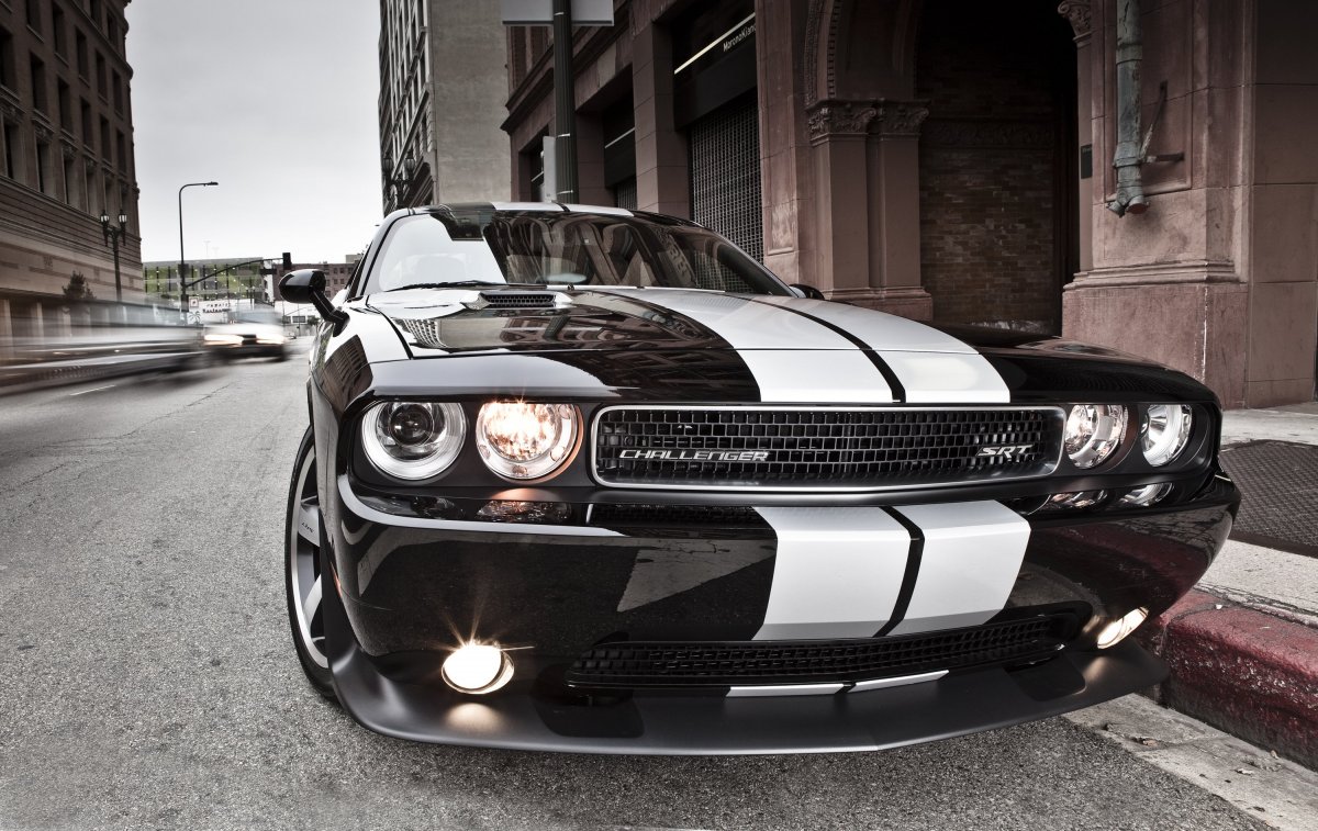 Dodge Challenger srt8 392