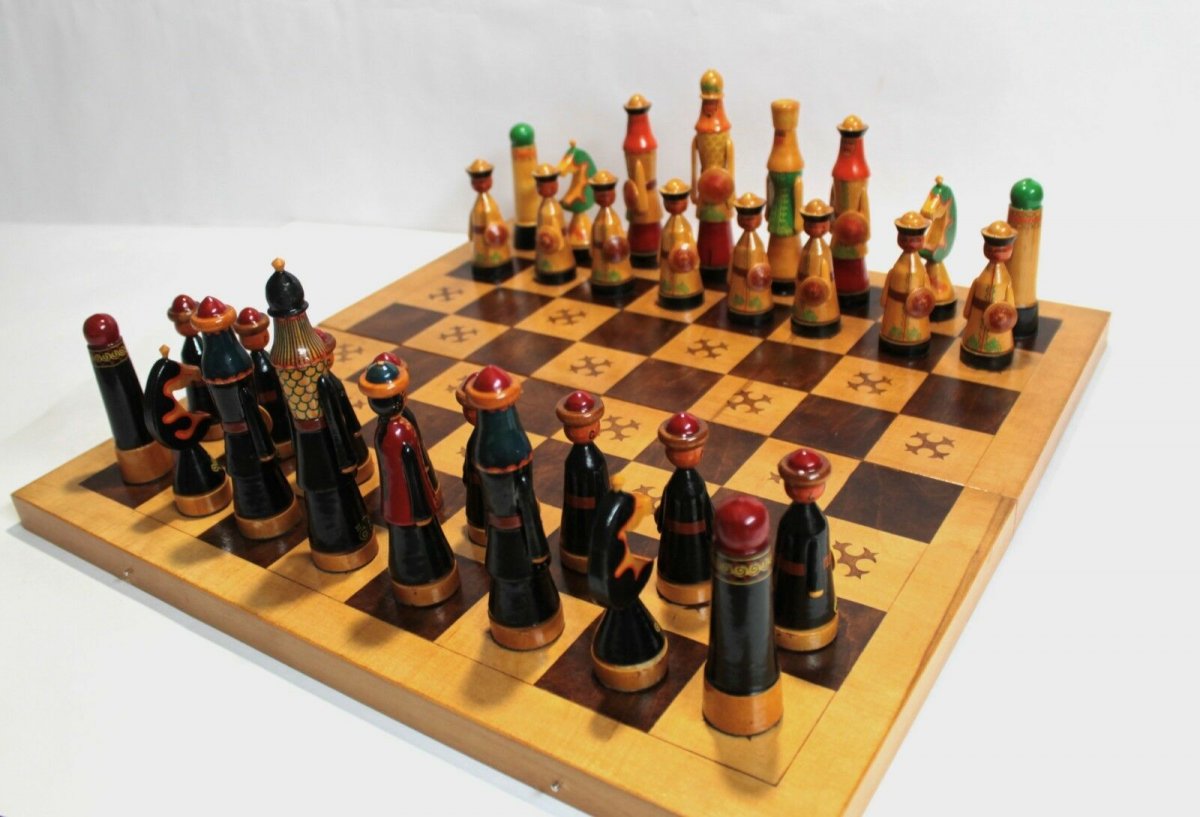 Старинныетдеревянные шахматы