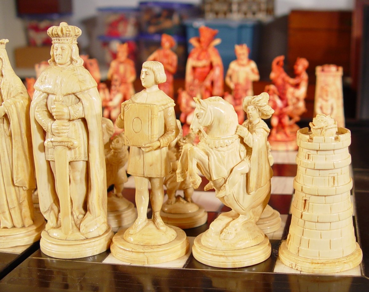 Красивые шахматные фигуры в китайском стиле