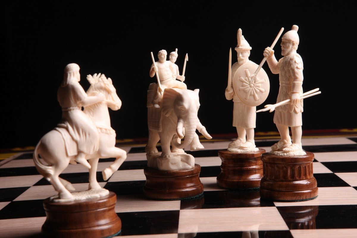 Шахматы нарды шашки 3 в 1 резные
