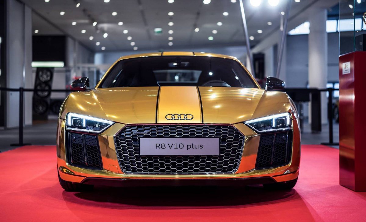 Audi r8 v10 Plus Золотая