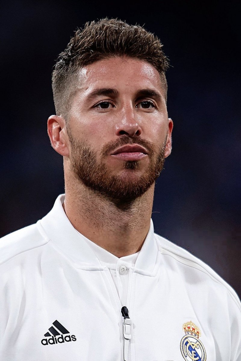 Парень футболист