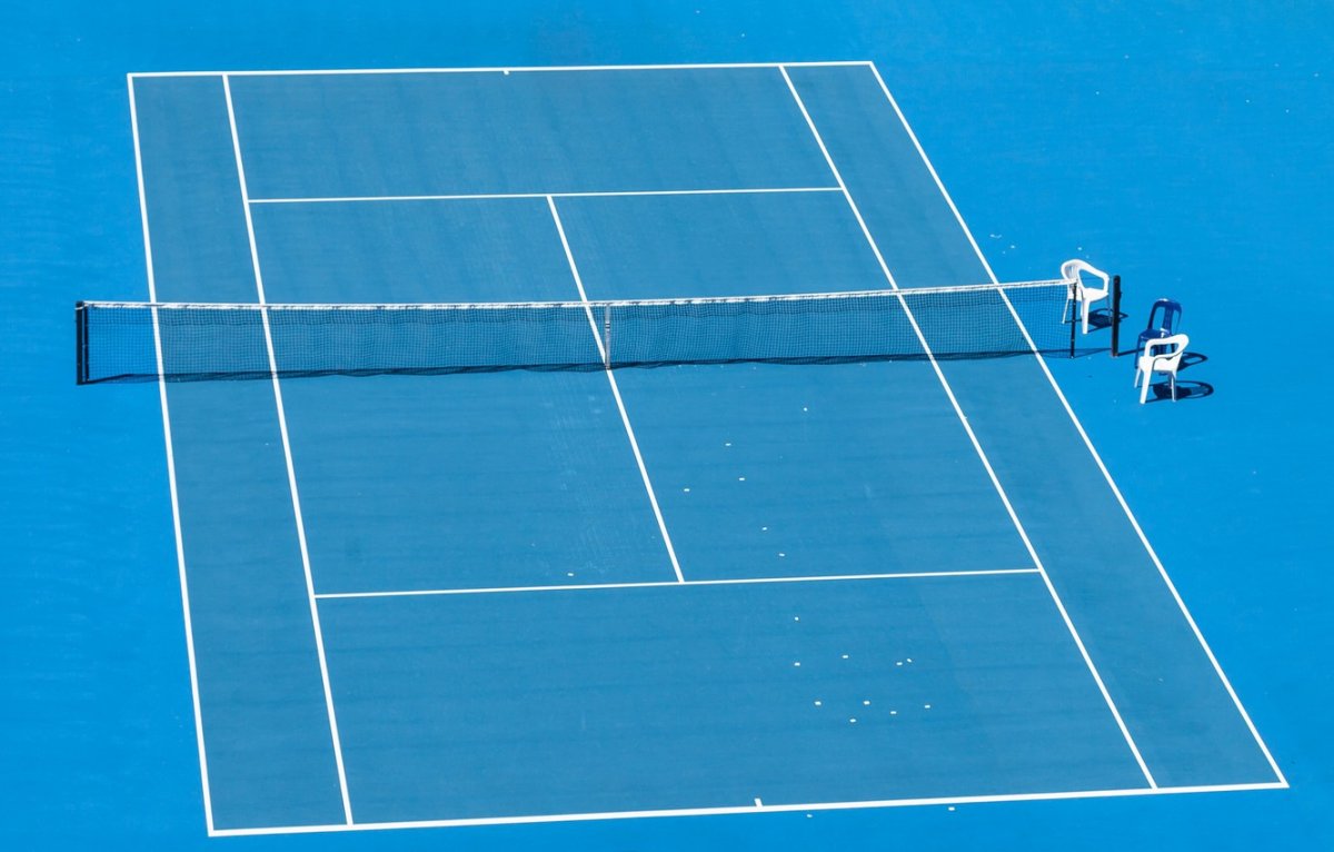 Теннис голубой корт
