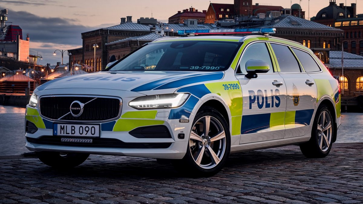 Полицейский Volvo v60