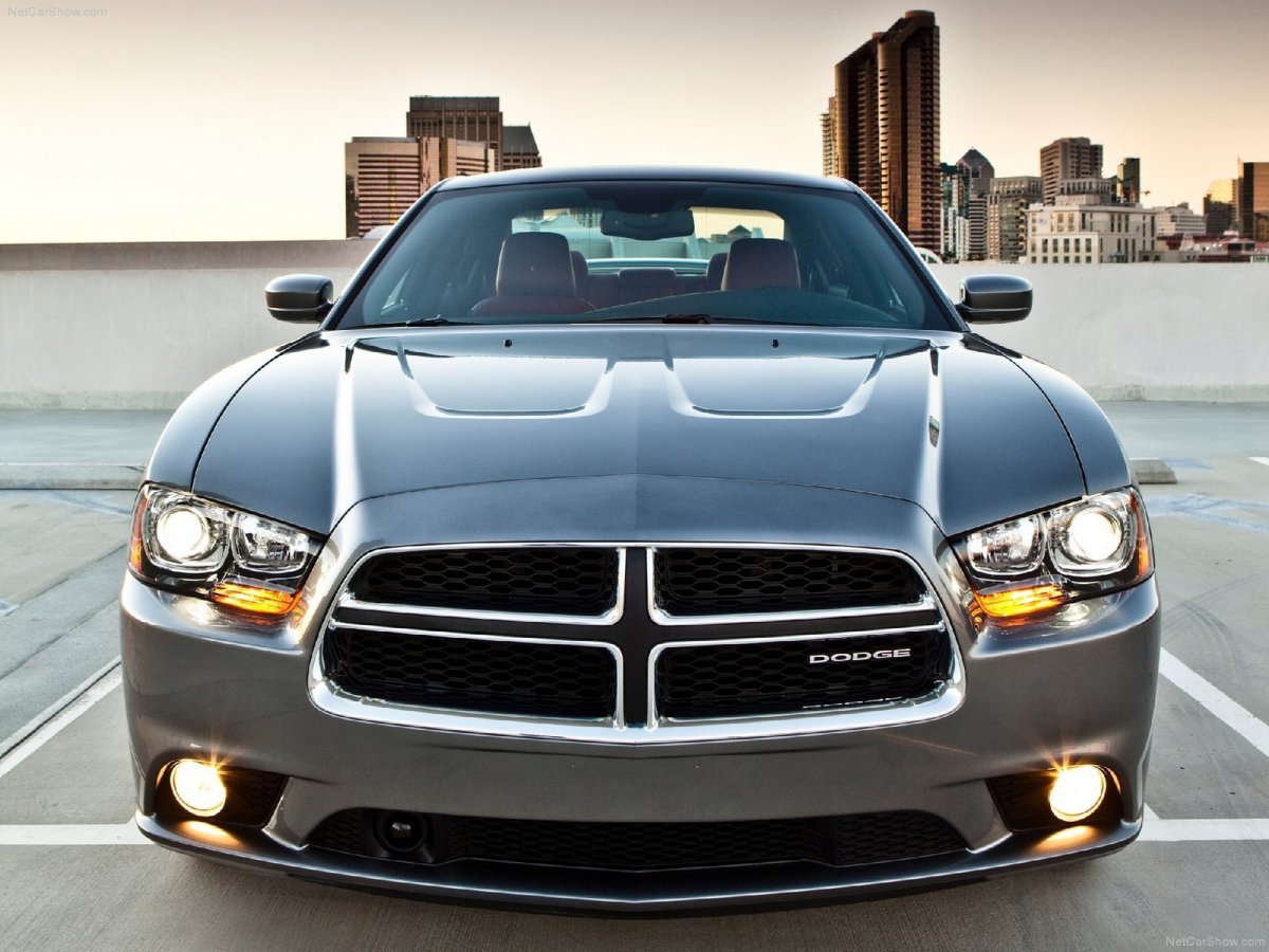 Додж Charger 2011
