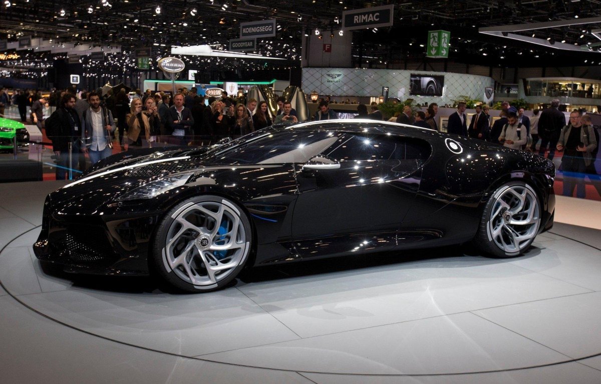 Bugatti la voiture noire Роналду