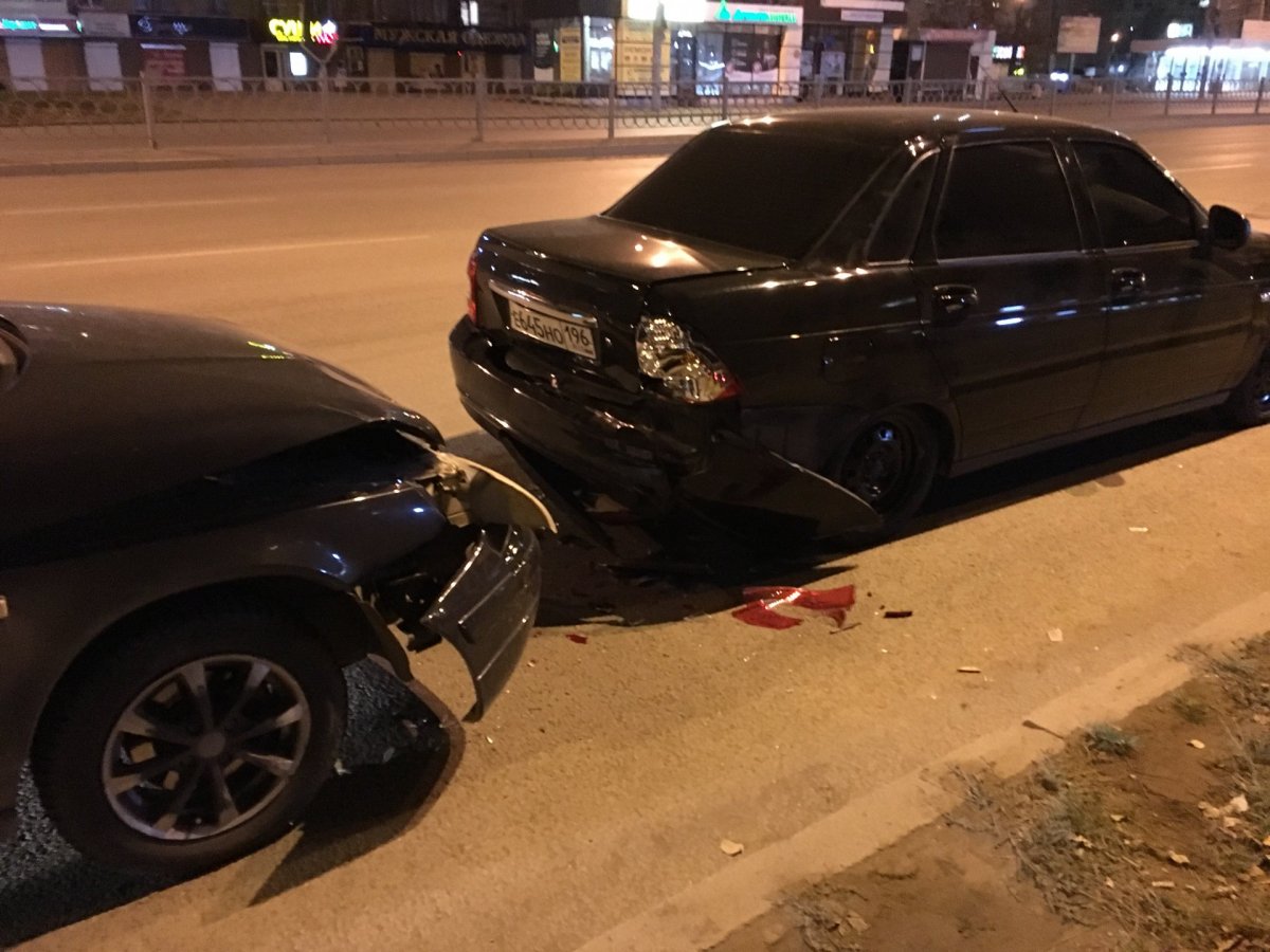 Черная Приора седан ДТП