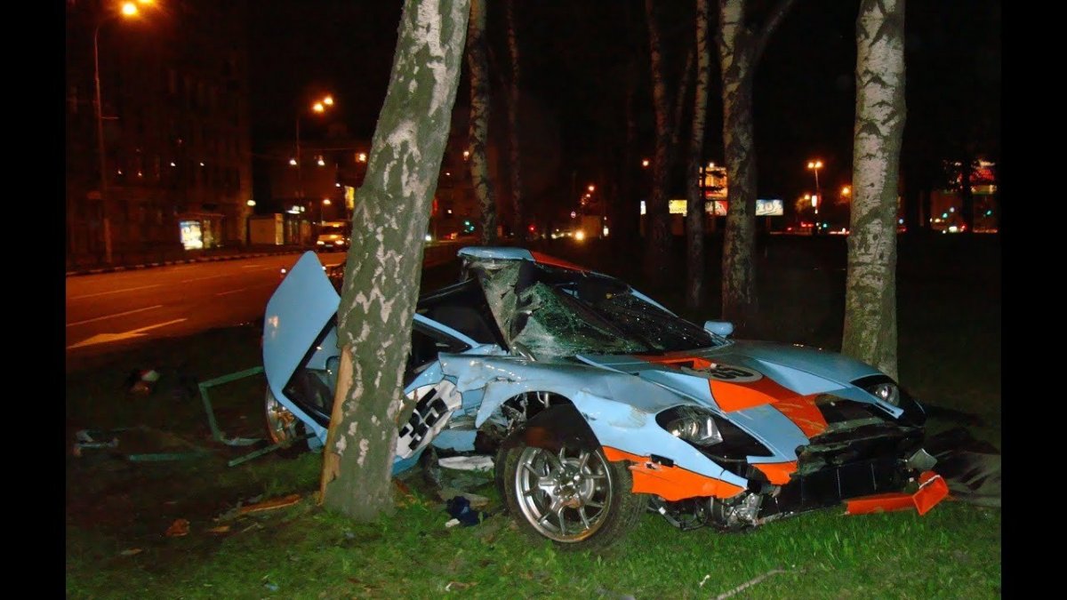 Разбитая машина