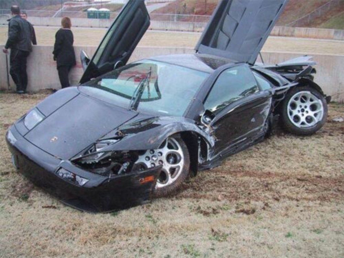 Разбитые крутые Тачки