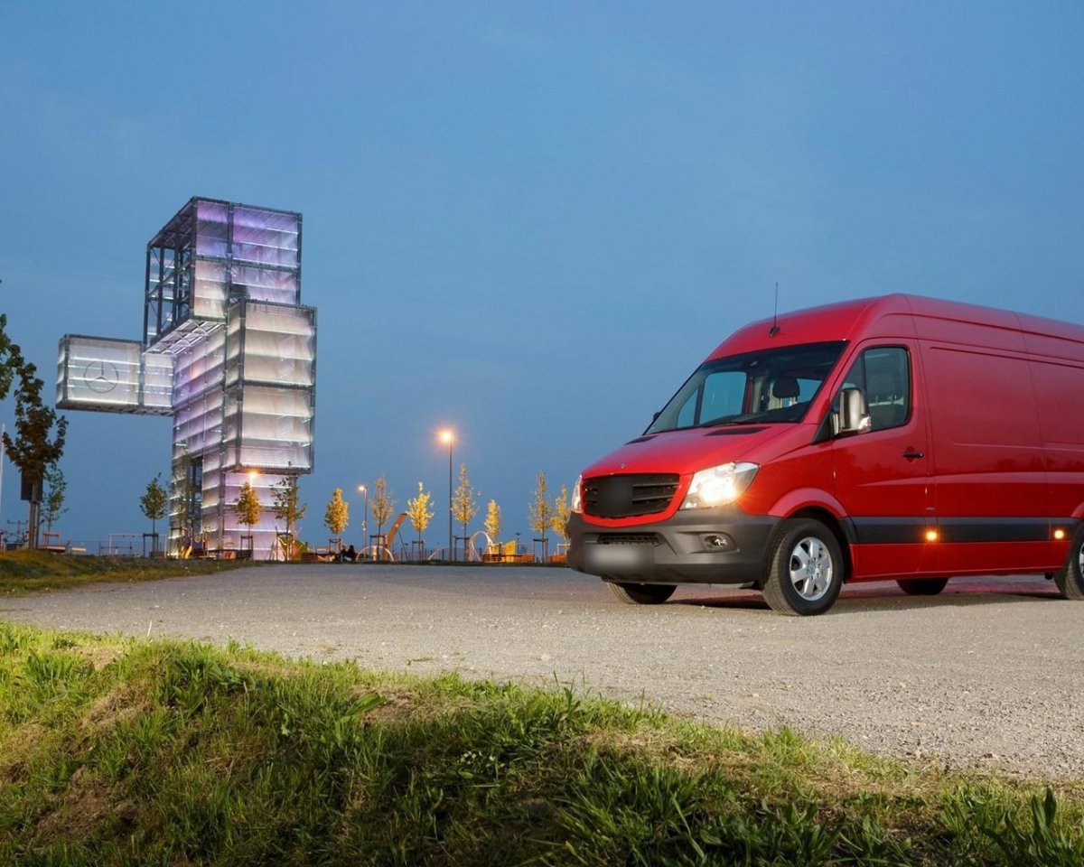 Mercedes-Benz Sprinter Red