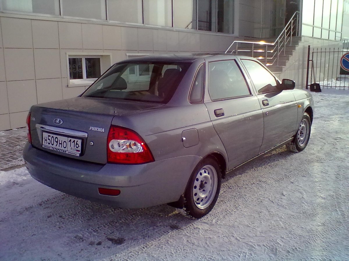 Лада Приора серая