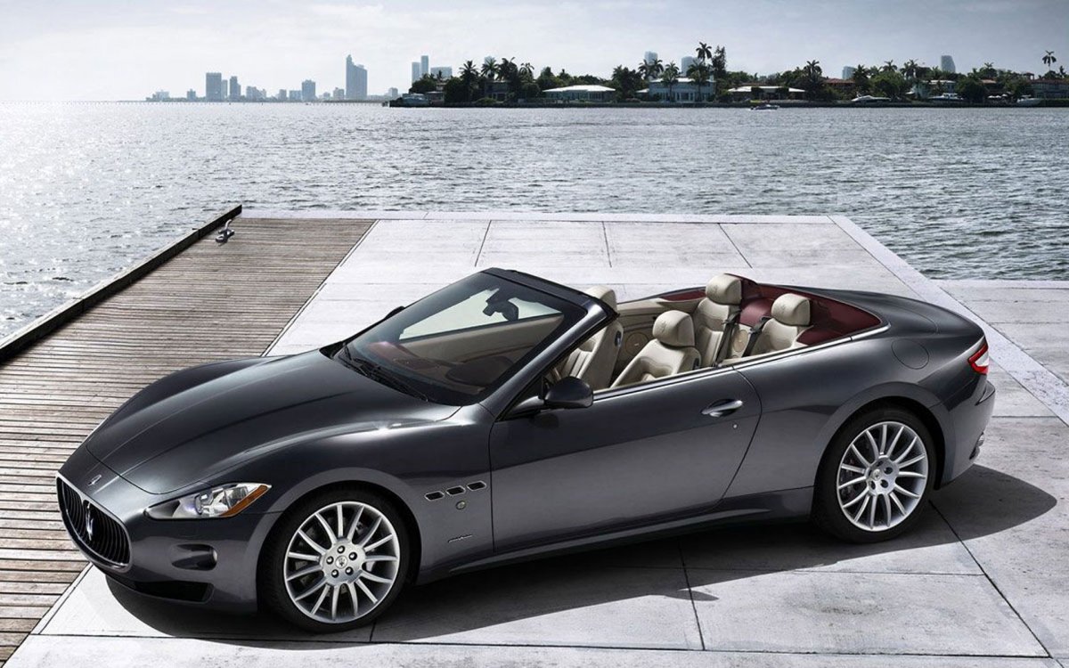 Aston Martin v12 Vantage 2012