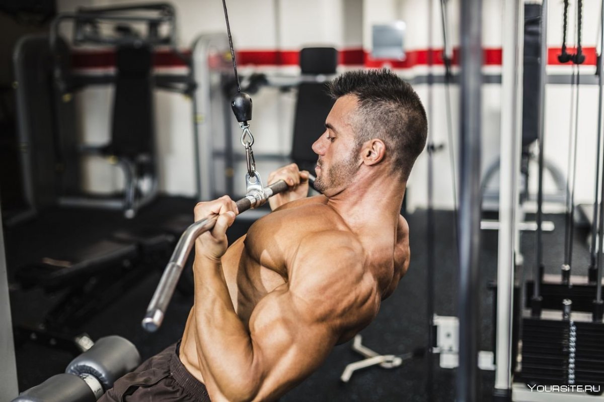 Тяга вертикального блока параллельным хватом