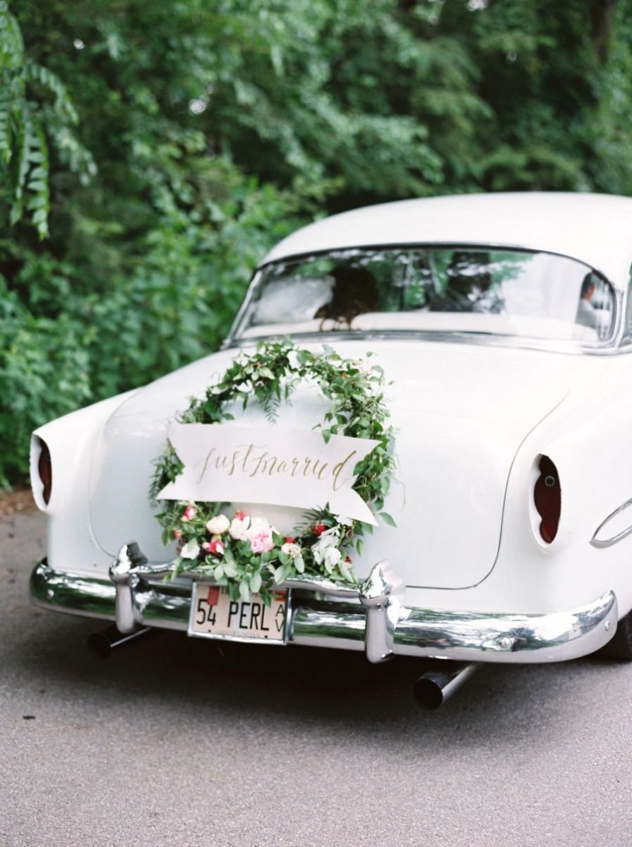 Украшение машины невесты на свадьбу