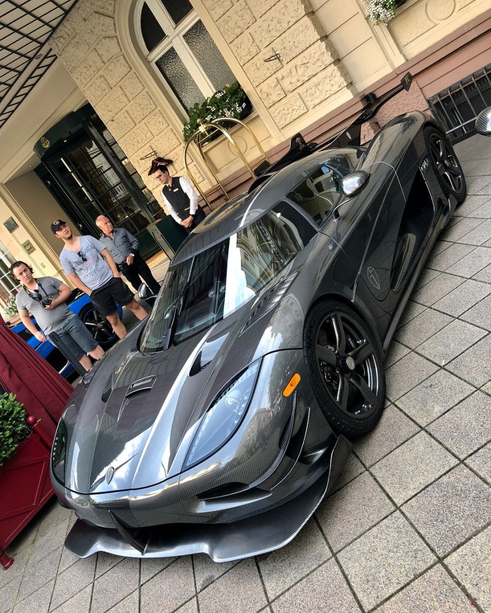 Машина Koenigsegg Agera RS
