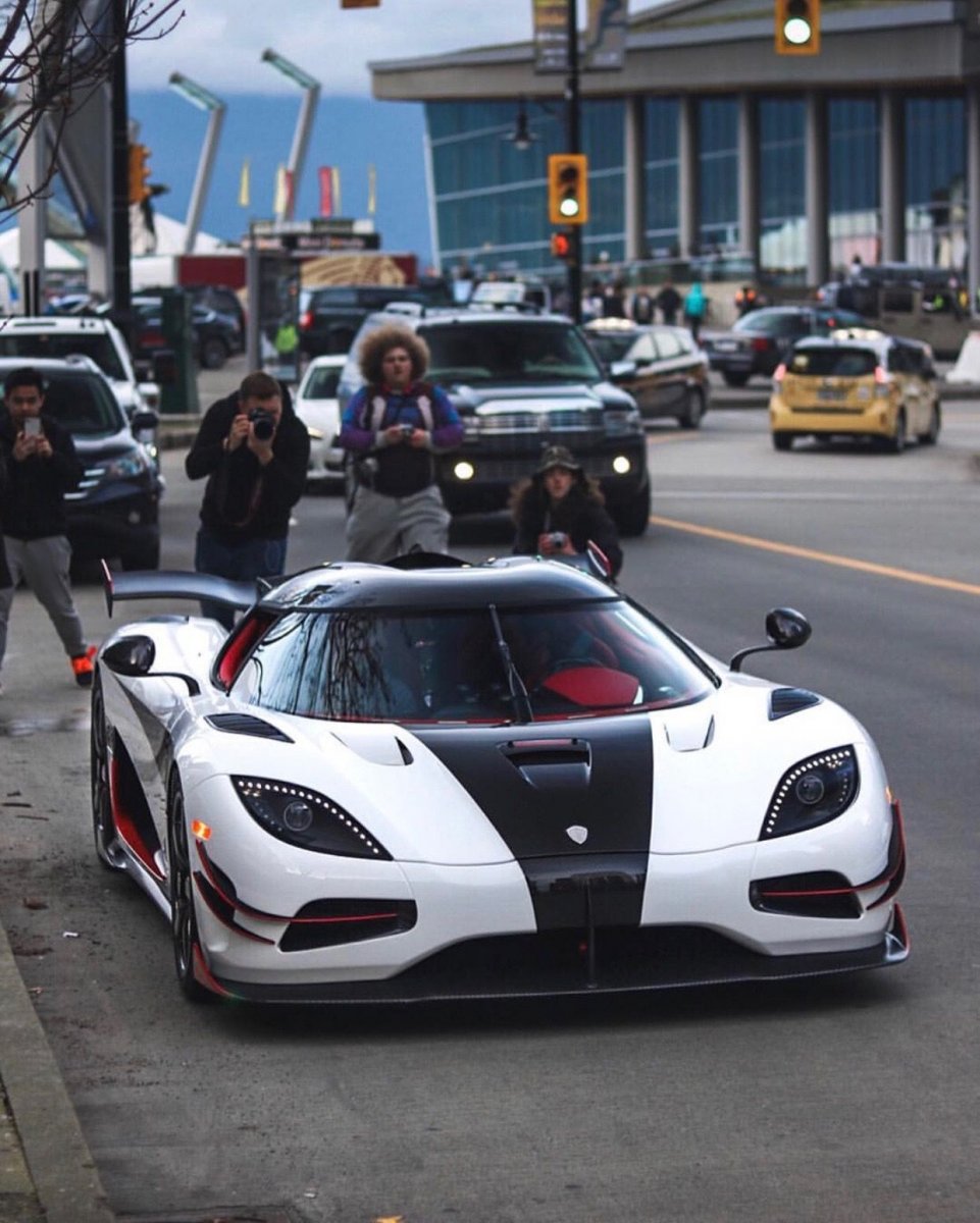 Koenigsegg Agera RS красная