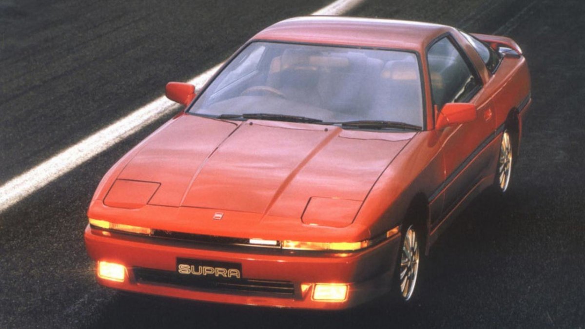 Автомобиль Porsche 928