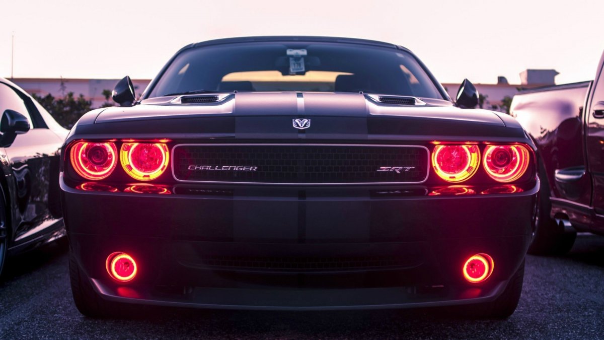 Dodge Challenger srt8