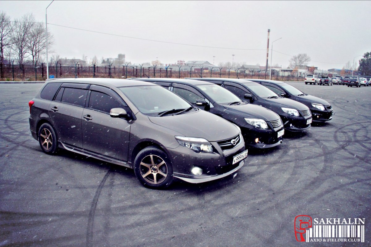 Toyota Corolla Fielder 2013 stance