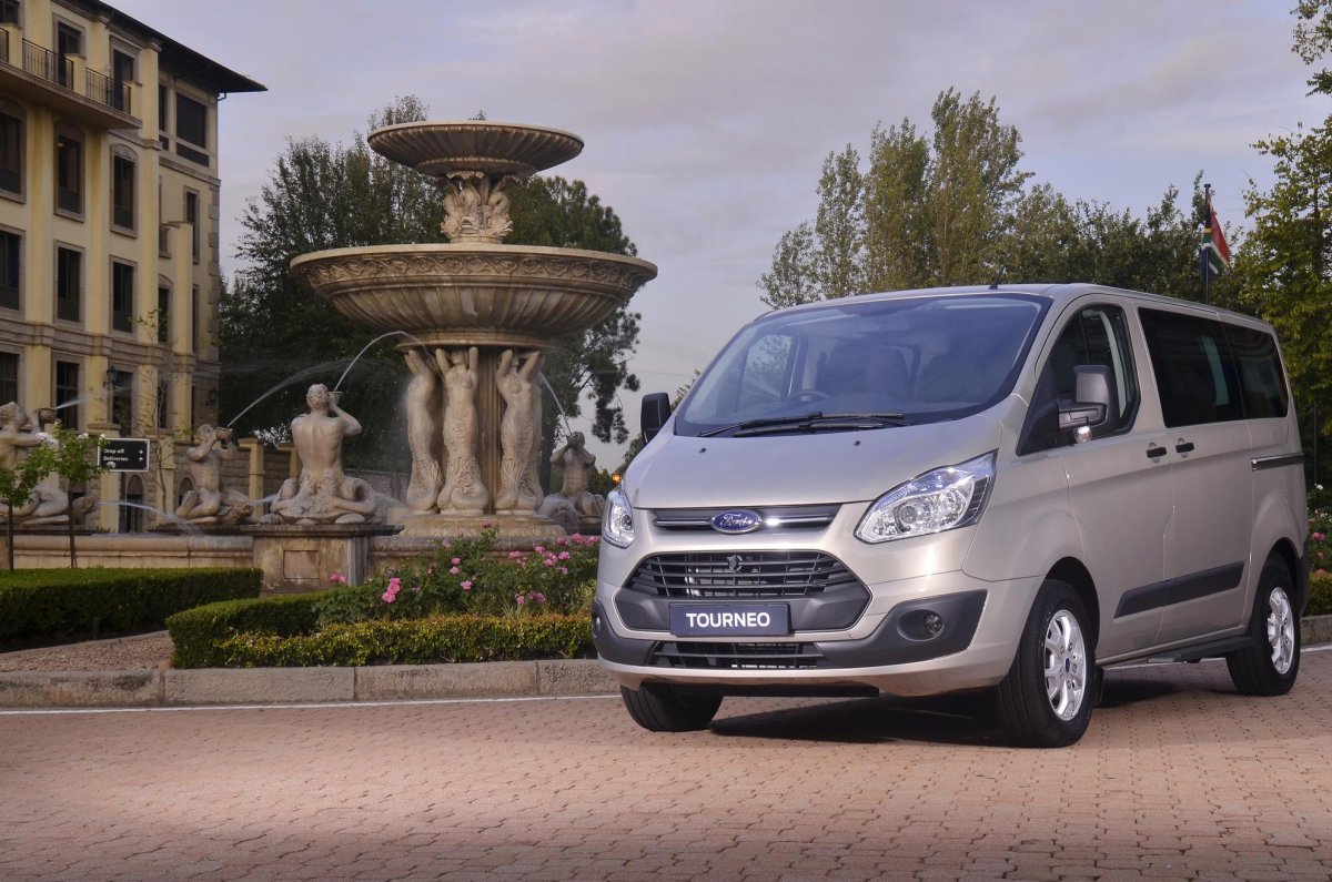 Ford Tourneo connect 1.8 МТ