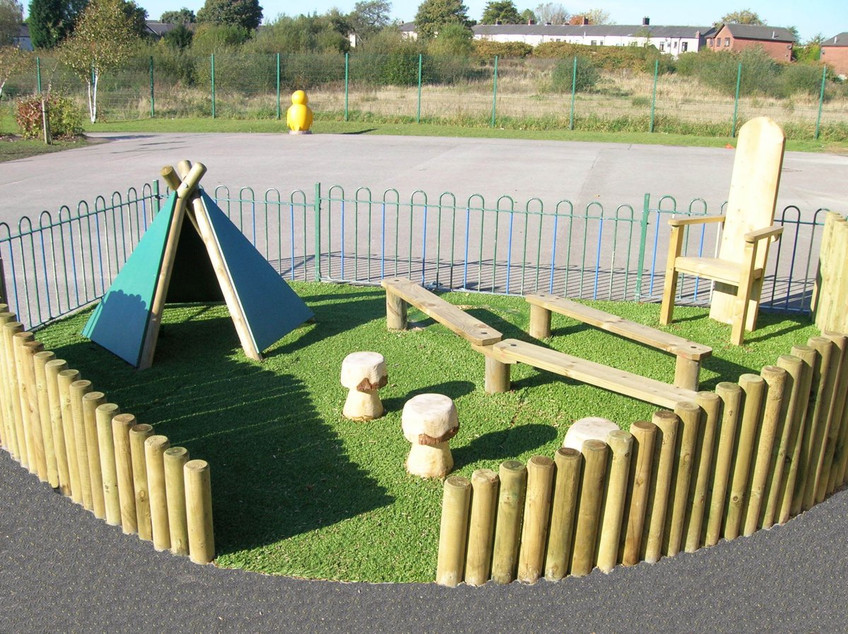 Заборчик для детской площадки на даче