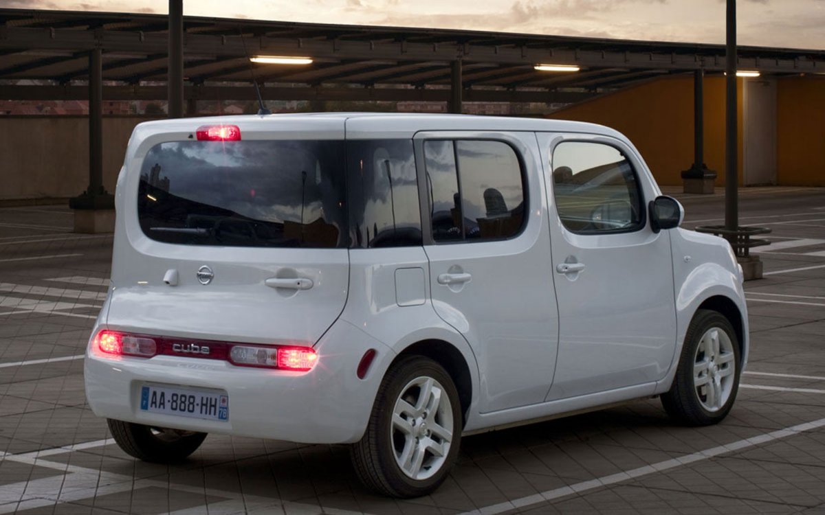 Nissan Cube стенс