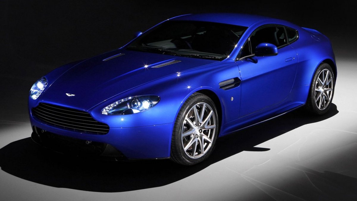 Aston Martin v8 Vantage 2011