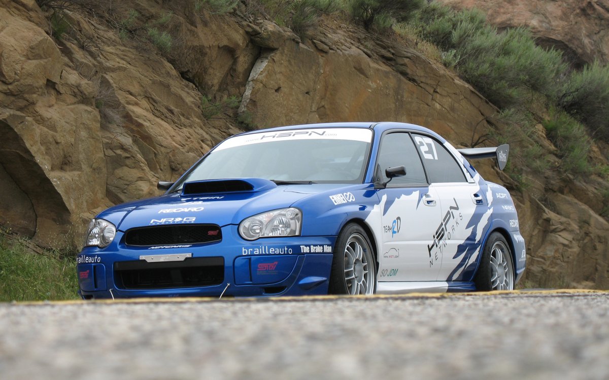 Субару Импреза WRX STI И девушки