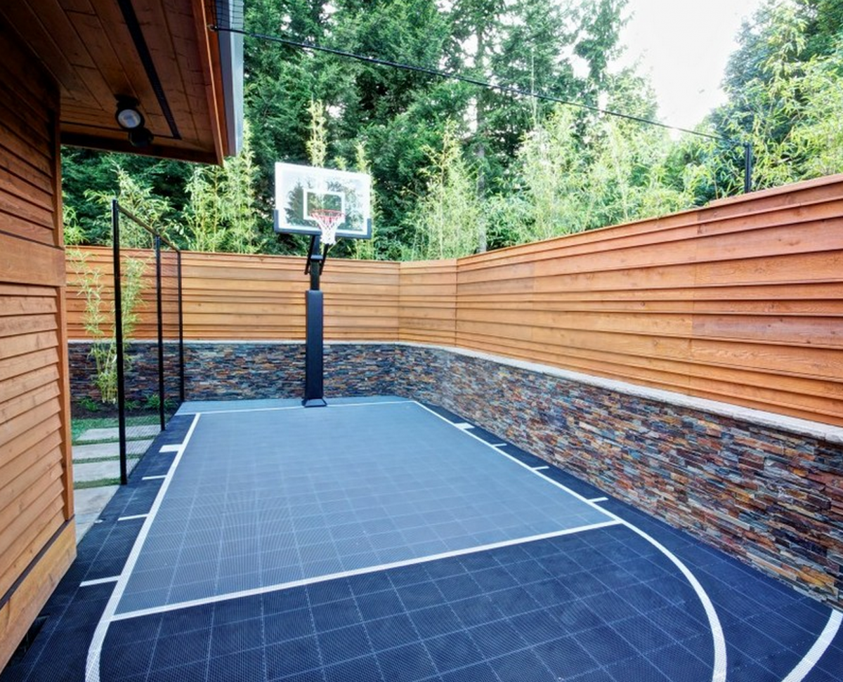 Баскетбольная площадка на даче