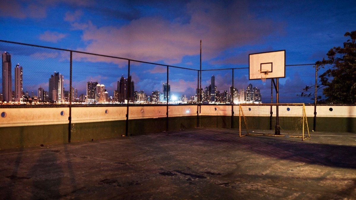 Баскетбольная площадка в гетто